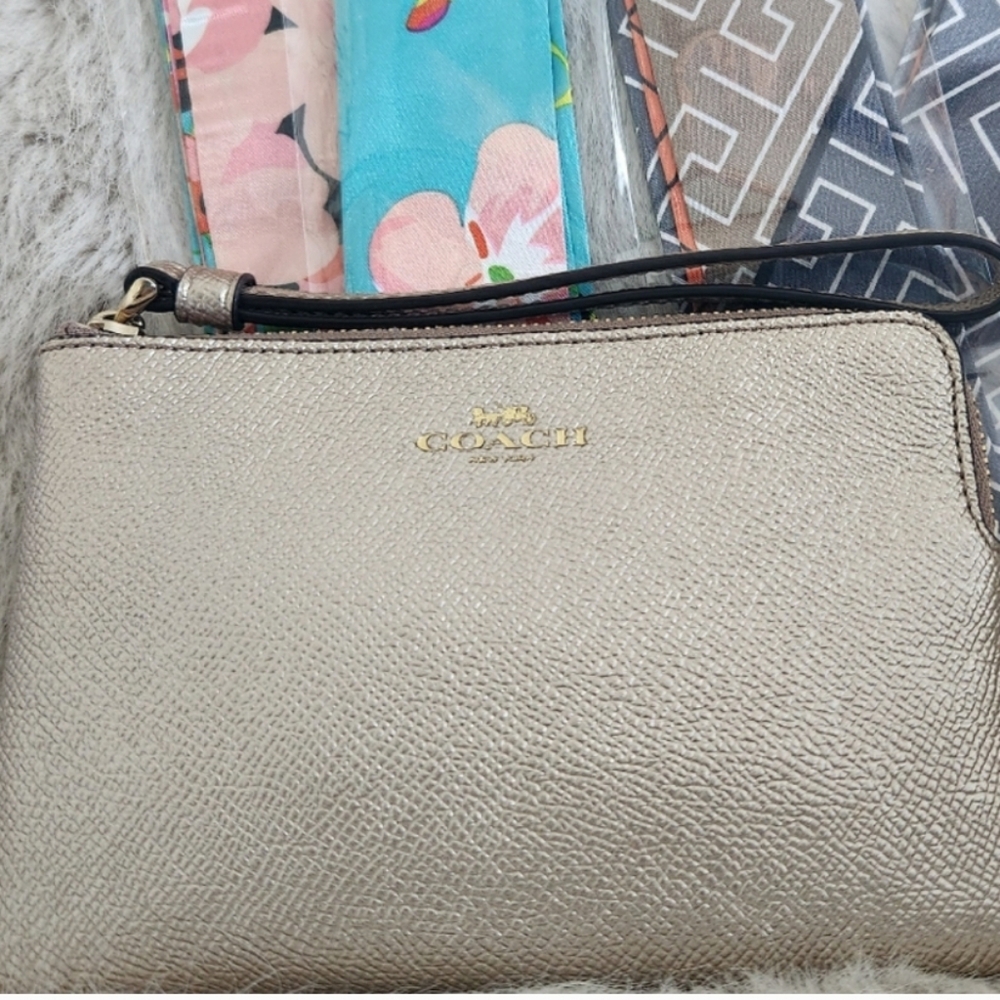 COACH Zipper Wristlet Wallet Pouch +2 Free Satin Twillys